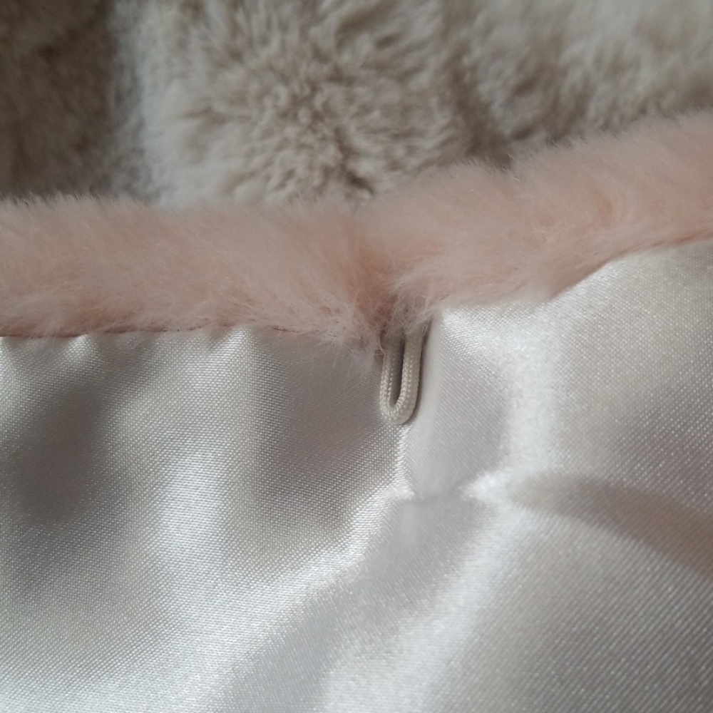 Faux Fur Vest - Picture 5 of 5